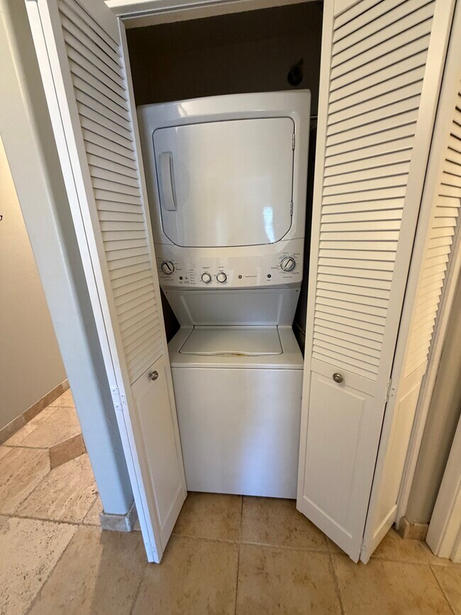 Building Photo - 205 N 74th St