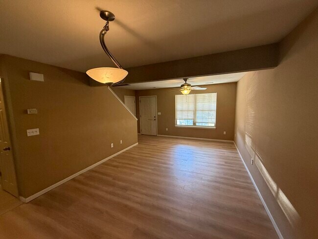 Building Photo - 3922 Snowy Owl Dr