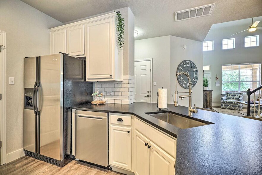 Building Photo - 21100 Santa Ana Cove