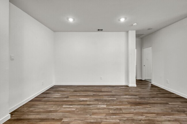 Building Photo - 647 Delicate Arch Dr