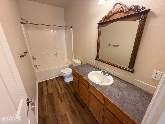 Building Photo - Spacious 3BR/2BA Duplex – Comfort Meets Co...