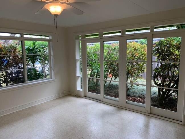 Building Photo - Sustainable Coastal Lifestyle: 2BR House with PV Solar Near Beach