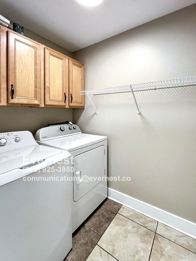 Building Photo - 5-Bedroom, 3-Bathroom Home with Modern Ame...
