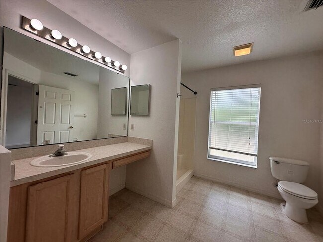 Building Photo - 33 Rybark Ln