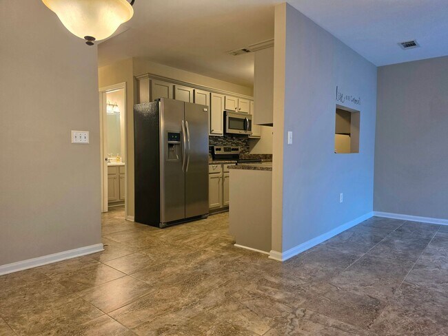 Building Photo - Gulf Shores town home with garage