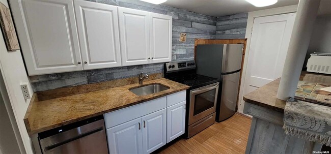 Building Photo - 147 Woodbine Ave