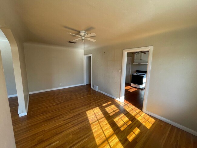 Building Photo - 326-328 Flower Street