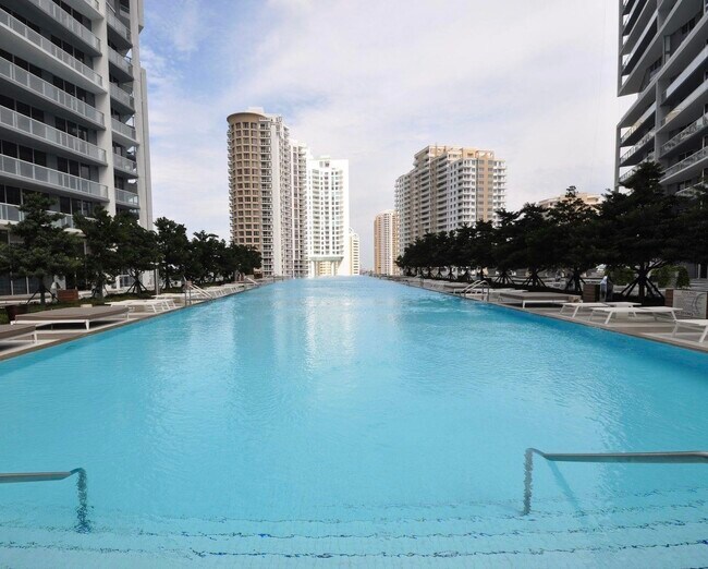 Building Photo - 485 Brickell Ave