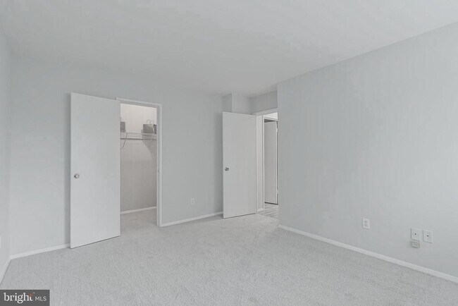 Building Photo - 8000 Le Havre Pl