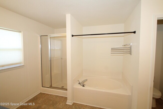 Building Photo - 2295 Botanica Cir