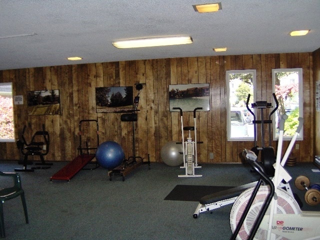 Building Photo - Cozy Townhouse! Water Sewer and Garbage Included!