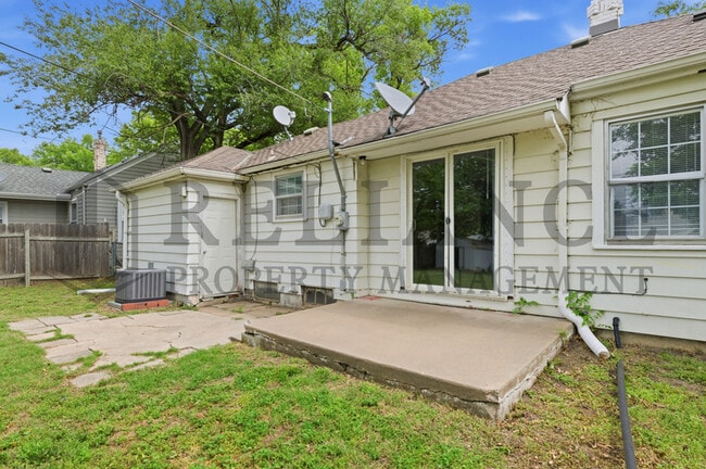 Building Photo - 571 S Roosevelt St