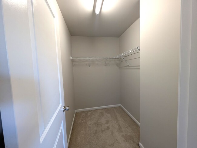 Building Photo - Pristine Home located in the Villages of Back Creek!