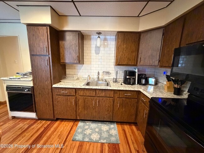 Building Photo - 711 Main St