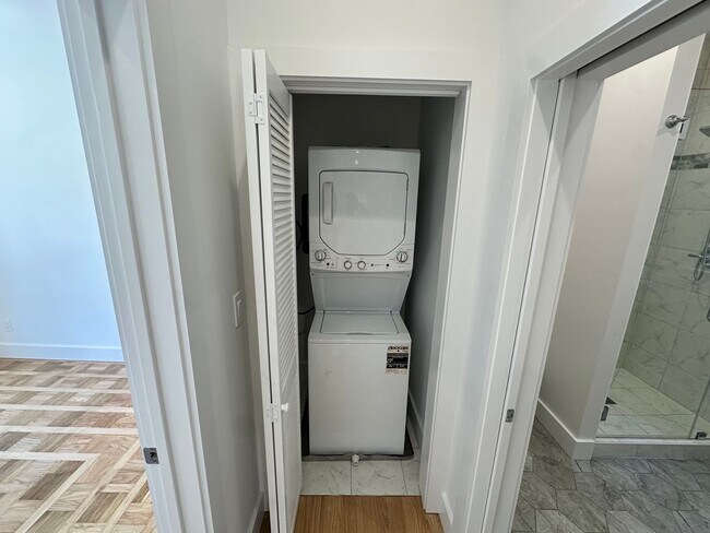 Building Photo - Fully renovated Noe Valley charmer - 2 BR | 1 BA Unit in the Heart of Noe Valley