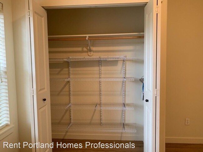 Building Photo - 3 br, 2.5 bath House - 642 NE Newstead Lane