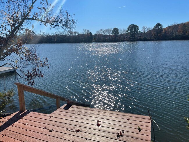 Building Photo - Lovely Lakefront Home in Virginia Beach