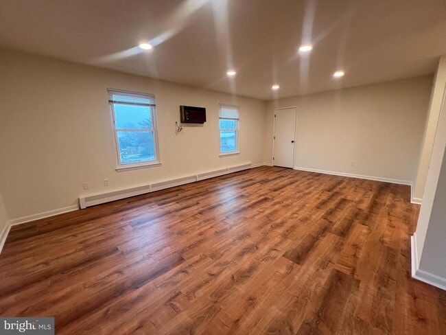 Building Photo - 312 Walnut Ct Way