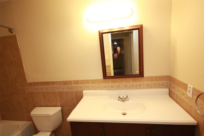 Building Photo - 5302 Town Park Blvd