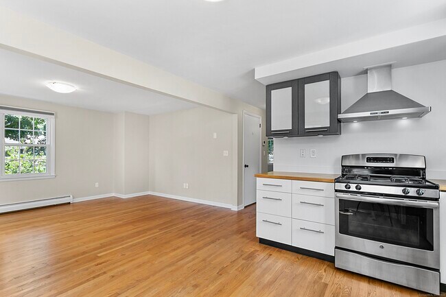 Building Photo - 328 Alma Dr