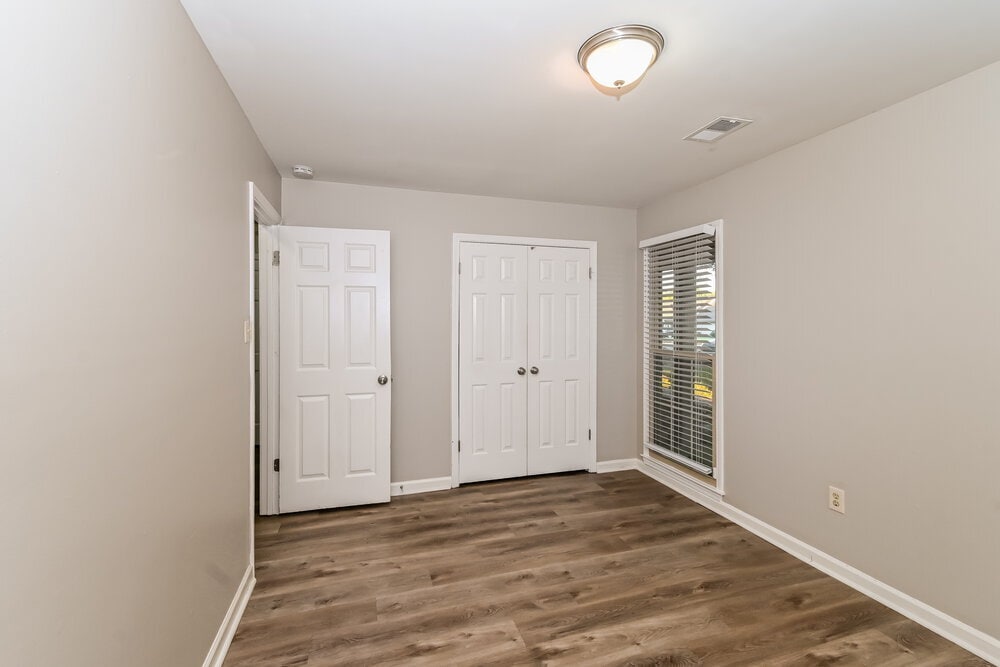 Building Photo - 861 White Pine Dr