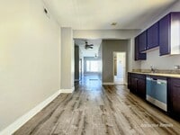 Building Photo - 1415 E 75th St