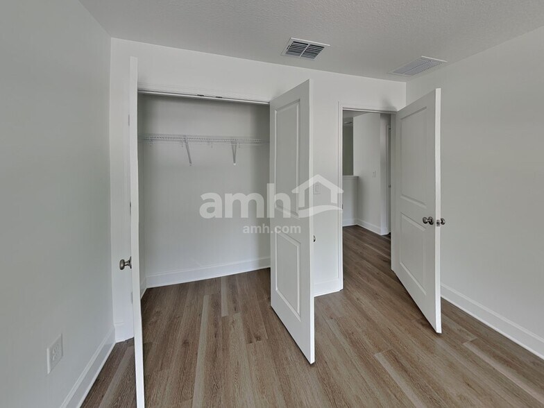 Building Photo - 16421 Cheyanne Ct