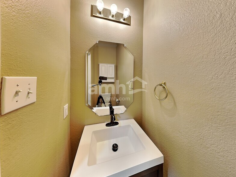 Building Photo - 5205 Geode Ln