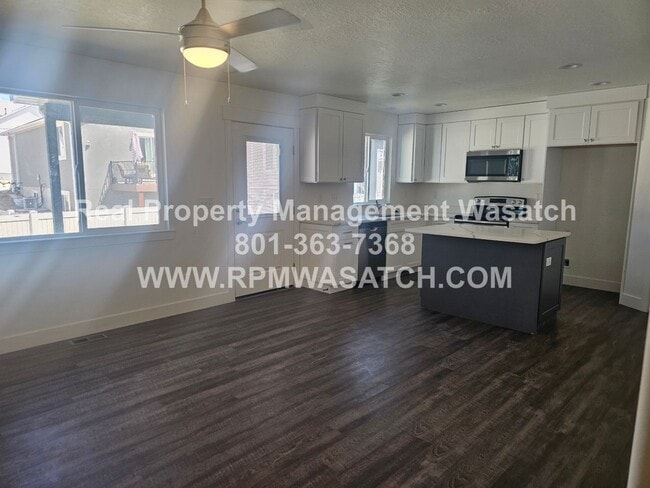 Building Photo - Beautiful Tooele Town House Available Now