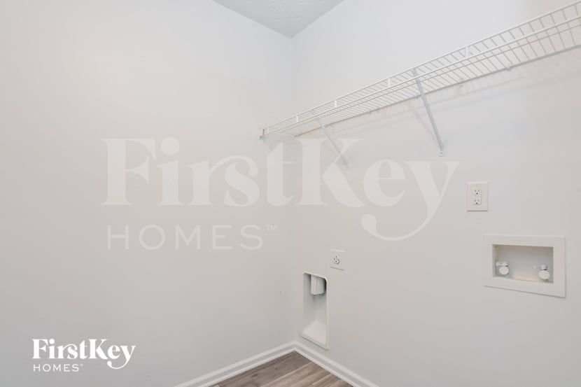 Building Photo - 1517 River Song Way