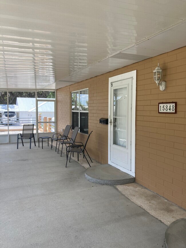 Building Photo - 15848 Lake Iola Rd