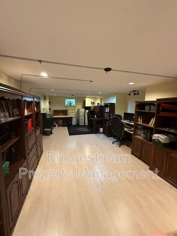 Building Photo - 7425 Pelbrook Farm Dr