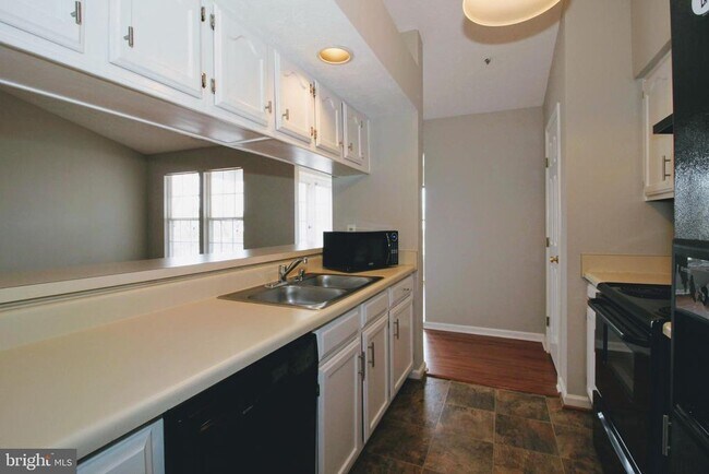Building Photo - 605 Himes Ave