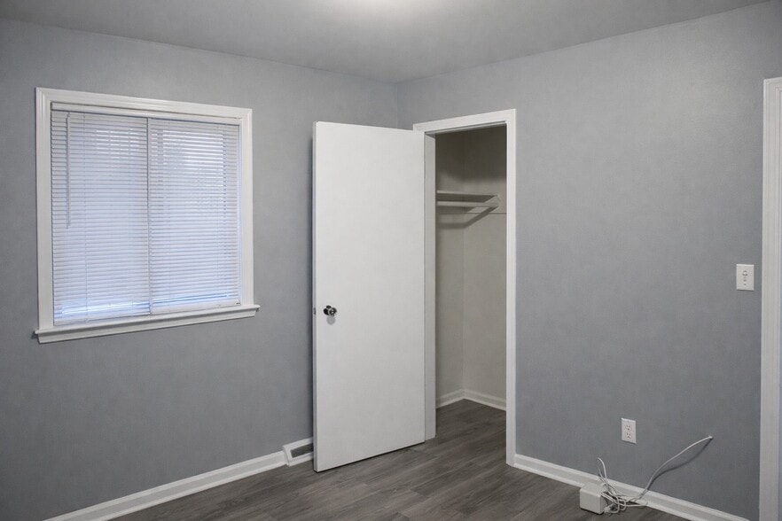 Building Photo - 11055 Chapp Ave