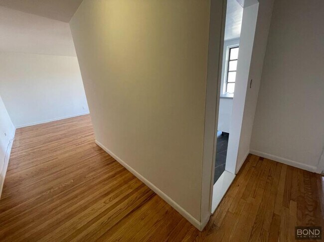 Building Photo - 1 bedroom in Queens NY 11106