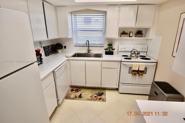 Building Photo - 2515 Emory Dr W