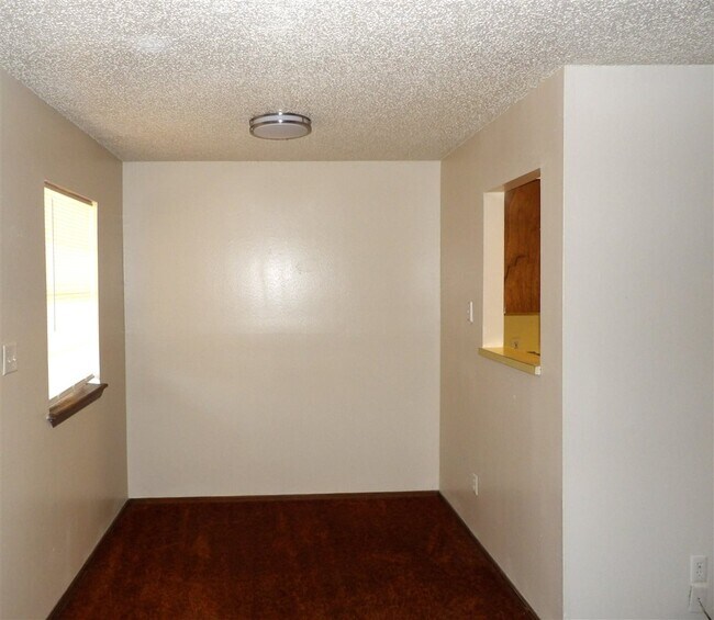 Building Photo - 1707 SW B Ave