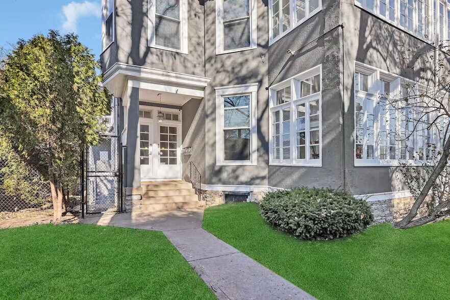 Entry to Condo - 1104 Cross Ln