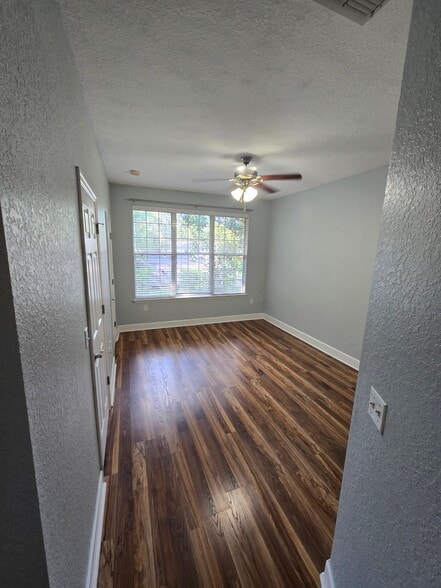 Building Photo - 2508 SW 35th Pl