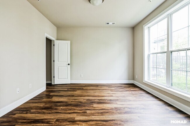Building Photo - Stunning 4BR Townhome in Alpharetta