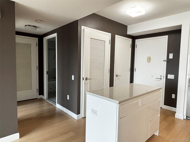 Building Photo - 138-35 39th Ave