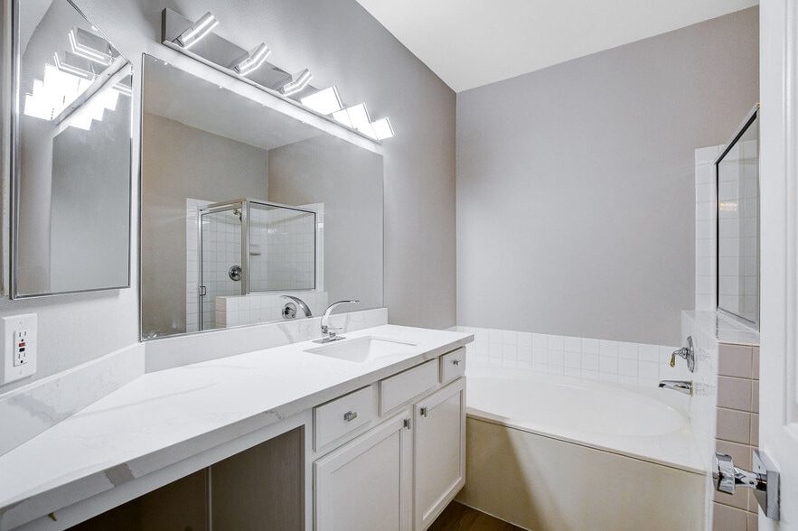 Building Photo - 1713 Sky of Red Dr