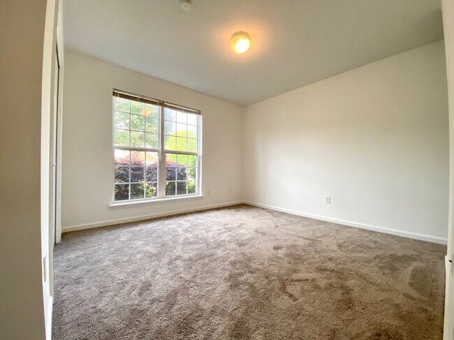 Building Photo - 4489 Country Glen Cir