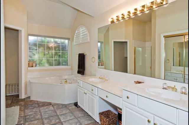 Building Photo - 9702 Valley Lake Ct