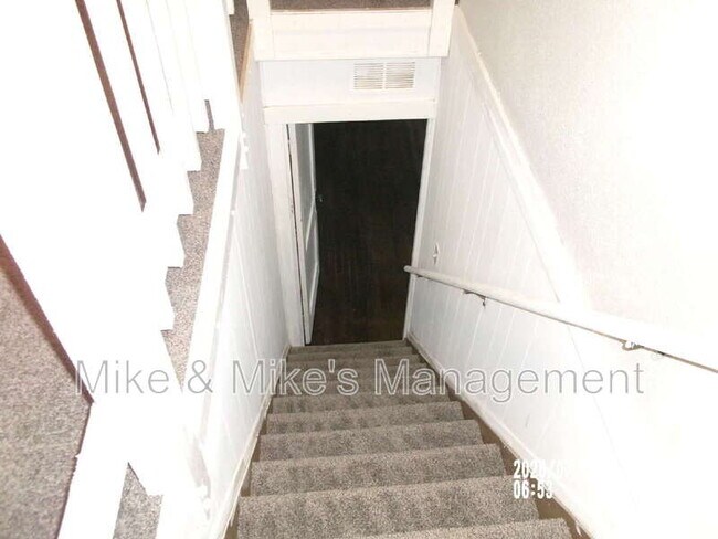 Building Photo - 403 N 61st St