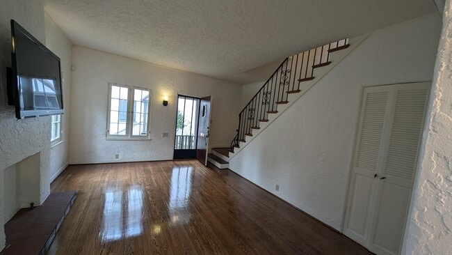 Building Photo - 81 N Catalina Ave