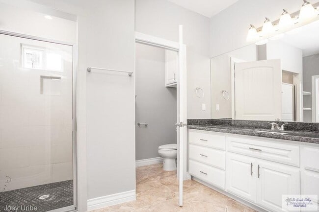 Building Photo - 1434 White Oak Dr
