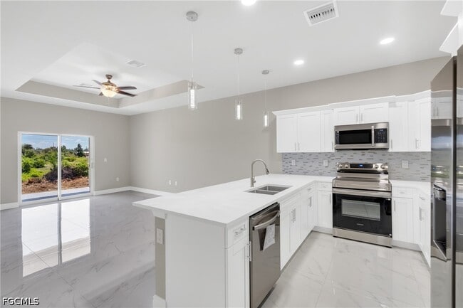 Building Photo - 917 Margaret Ave S