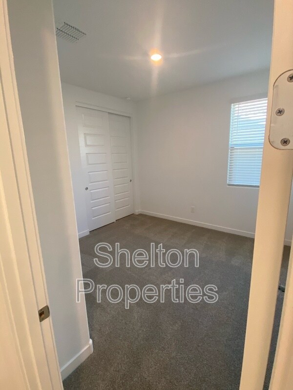 Building Photo - 14611 W Charter Oak Rd
