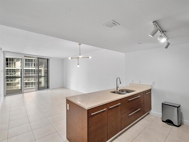 Building Photo - 475 Brickell Ave